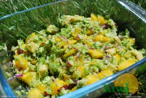 Avokádo-mango-brokolicový salát